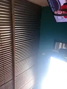 hot-mom22 on StripChat