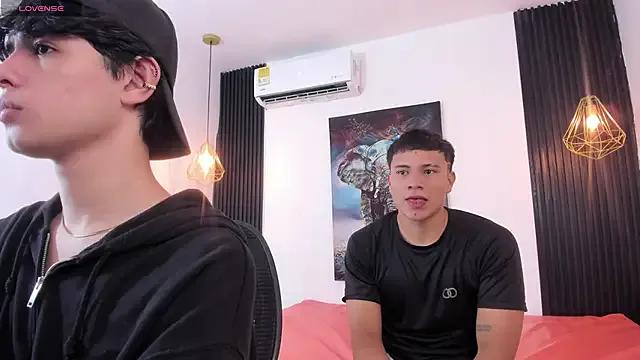 Hot_Threesomee on StripChat