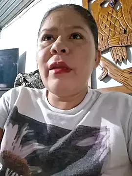hotmom33 on StripChat