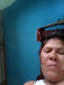 hotmom33 on StripChat