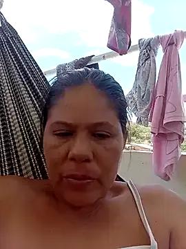 hotmom33 on StripChat