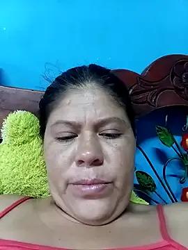 hotmom33 on StripChat