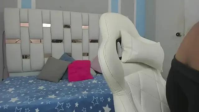 iamCharlotte19 on StripChat