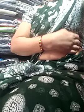 indianhotwife639 on StripChat