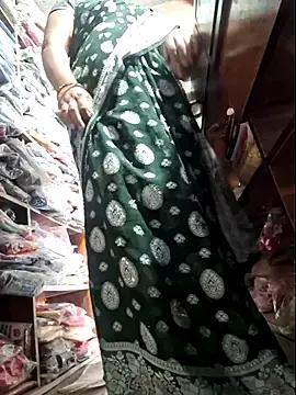 indianhotwife639 on StripChat