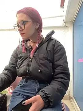 Isabella_21x on StripChat