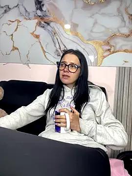 Isabella_21x on StripChat