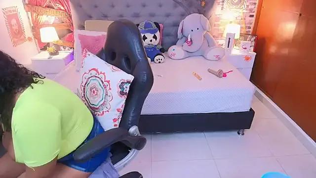 Italyy__boobs on StripChat