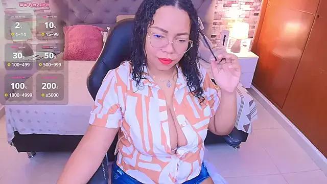 Italyy__boobs on StripChat