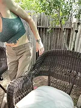 ItsDanniG on StripChat