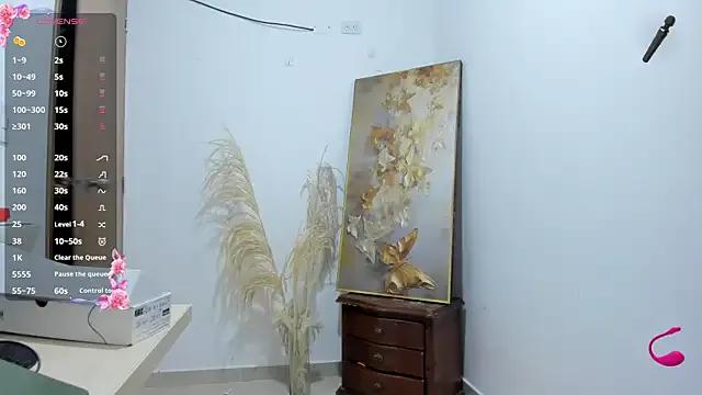 jessyegoldenn on StripChat