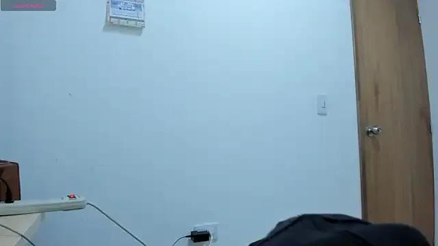 jessyegoldenn on StripChat