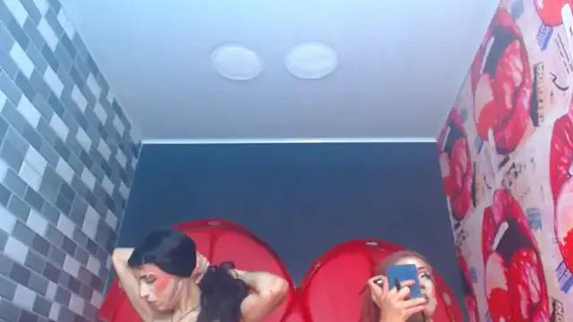 julessxcharlotte on StripChat