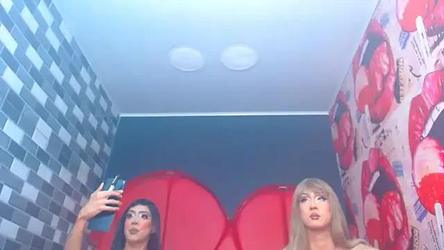 julessxcharlotte on StripChat