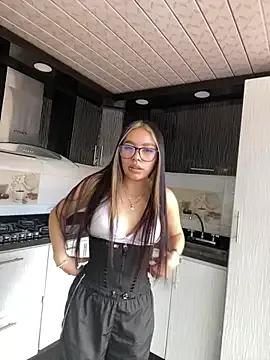 Karina16_pink on StripChat