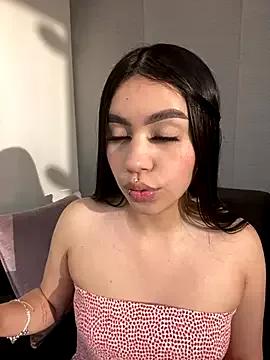 Karina16_pink on StripChat