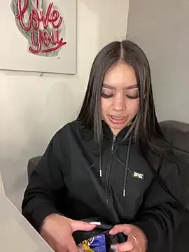 Karina16_pink on StripChat