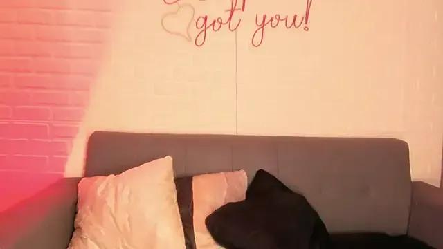 karina_gomez_18 on StripChat