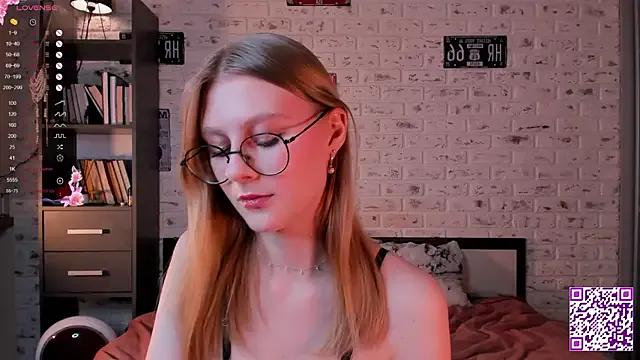 Kiki_Stacy on StripChat