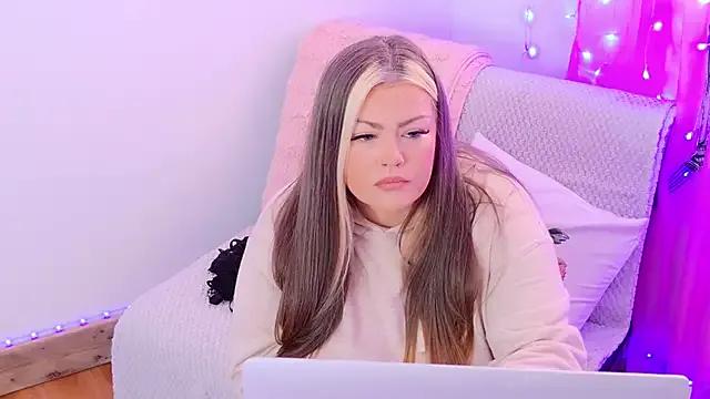 KikiBBW on StripChat