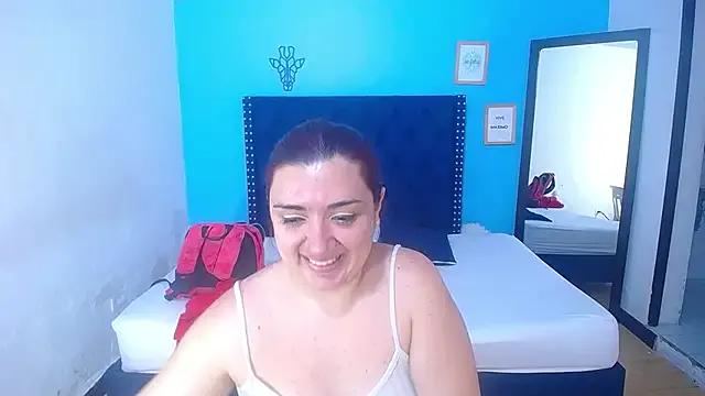 kinky_redhead18 on StripChat
