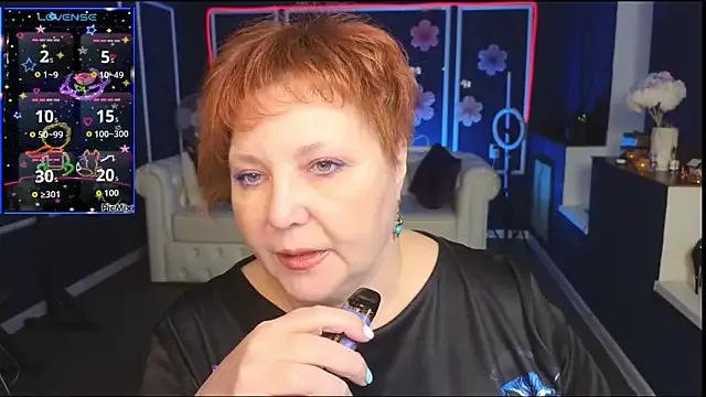 Kira_Kenett on StripChat