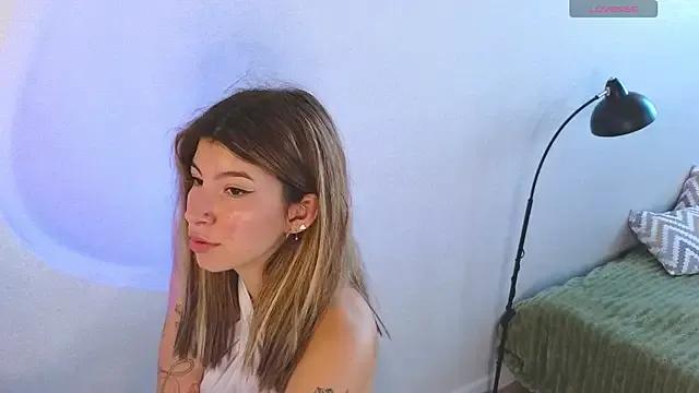 KiraBlushy on StripChat