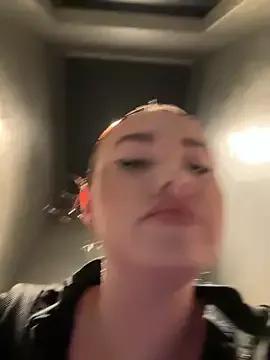 KiraSunshine on StripChat