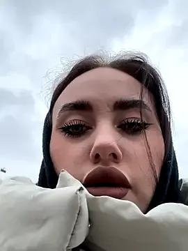 KiraSunshine on StripChat