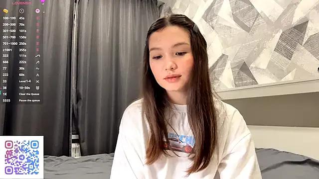 KiraVelvet on StripChat