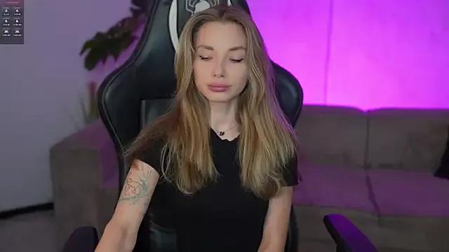 Kisasolo on StripChat