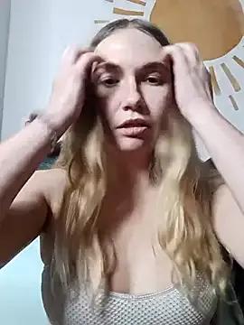 KisaVixen — Show legs