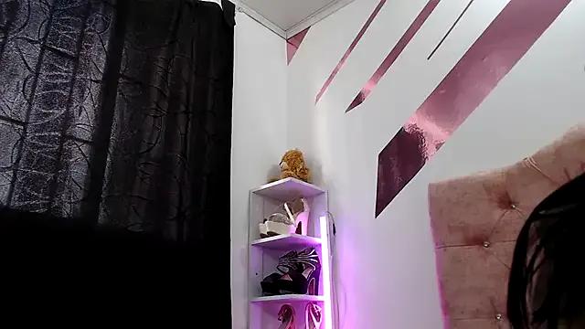 Kitten_Hot_ on StripChat