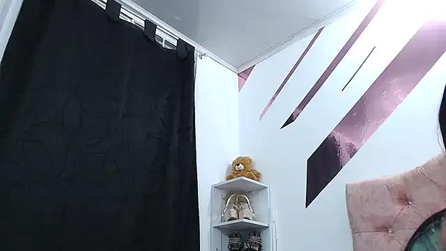 Kitten_Hot_ on StripChat