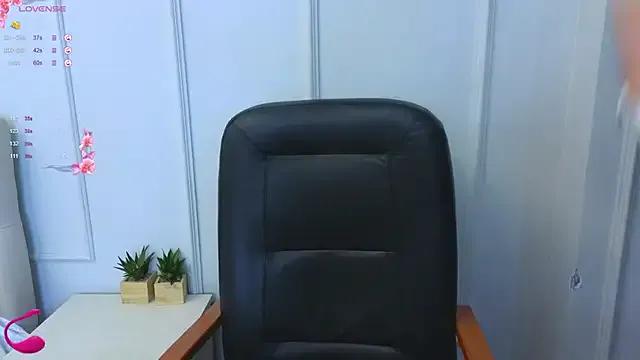 Kuro_Ren on StripChat