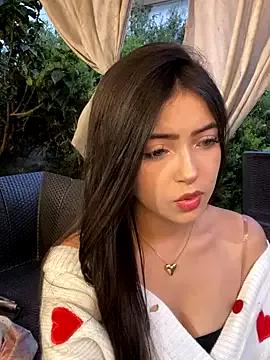 KyliePinkk_ on StripChat