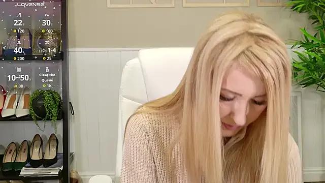 LadyLeea — Play with dildo between my boobs