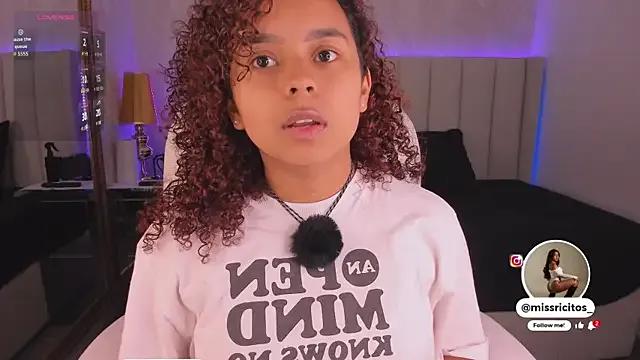 LaraCurls on StripChat