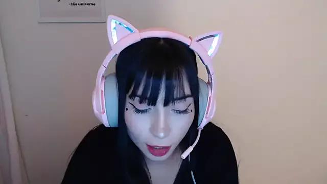 latinpetit on StripChat