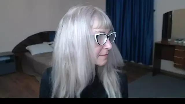 Laura_Gol on StripChat