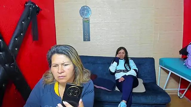 lesbiancuple on StripChat