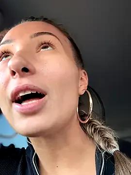 LetsFunKARINA on StripChat