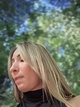 LetsFunKARINA on StripChat