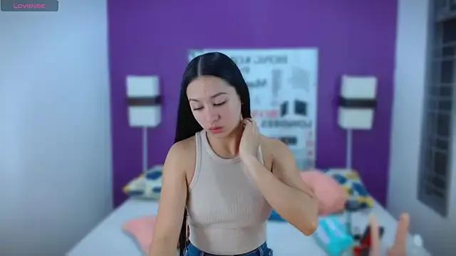 Lila_Pinky on StripChat