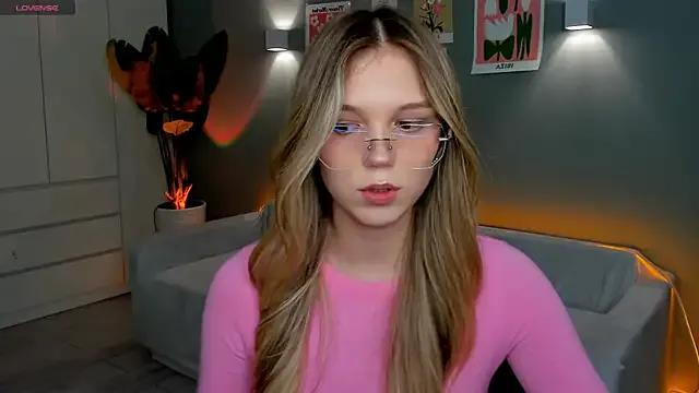 linakorvin on StripChat