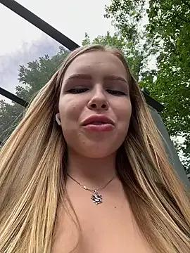 Liza_risky on StripChat