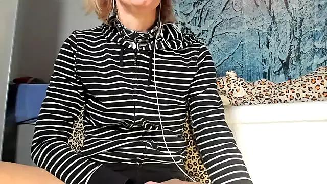 Lola_Belgium on StripChat