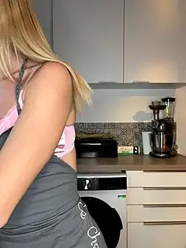 lola_tentatiion on StripChat