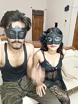 Lovebirdss on StripChat