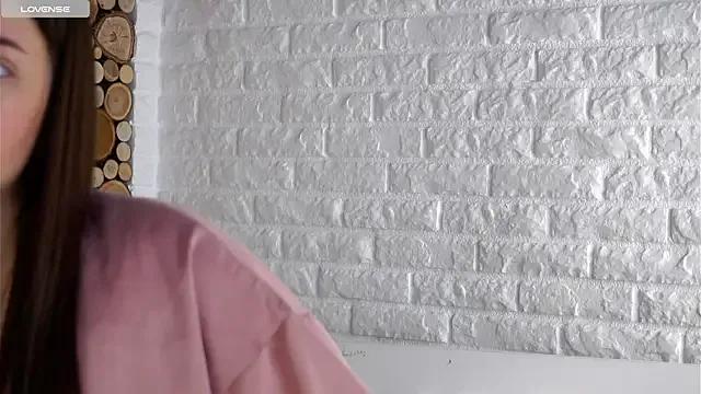 LowOncoming on StripChat